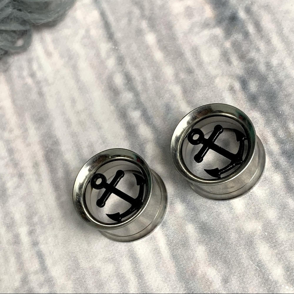 🦋Black Anchor Internally Threaded 14mm Ear Tunnels